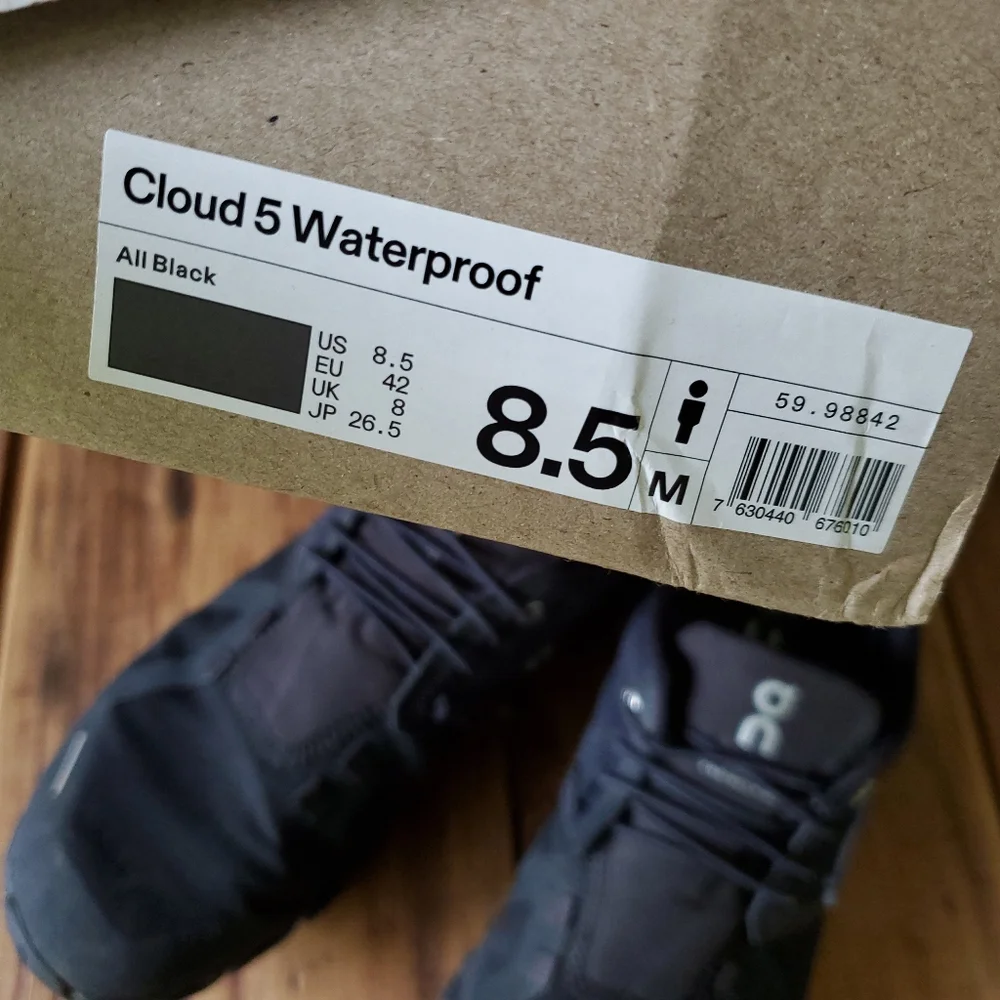 On Running Cloud 5 Waterproof all Black Men's Sneaker Size 8.5